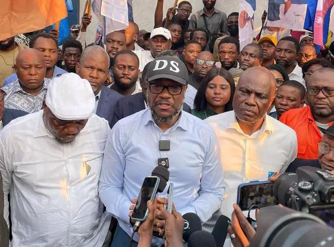 RDC : l’opposition annonce un sit-in au Palais du Peuple contre la loi référendaire