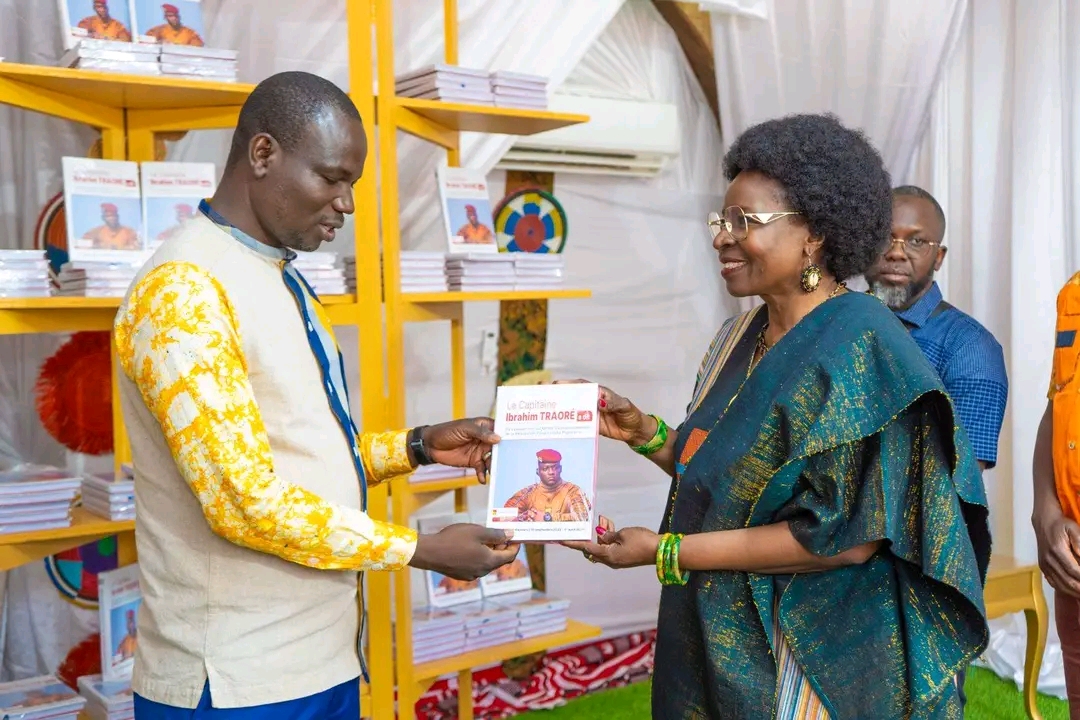 Burkina Faso : l’ambassadrice en Italie salue les réalisations de la RPP au stand Koulouba ...