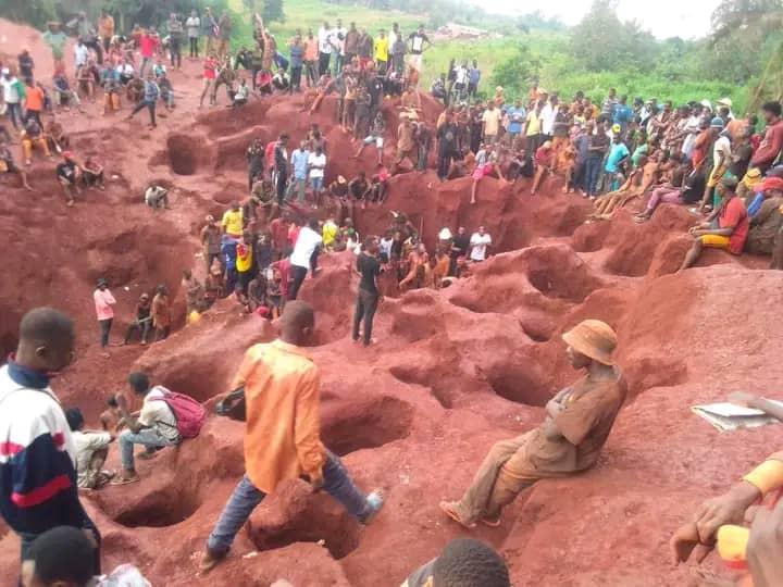 RDC : l’exploitation illégale de diamant ouvre un ravin géant, le village de Lombe en péri ...