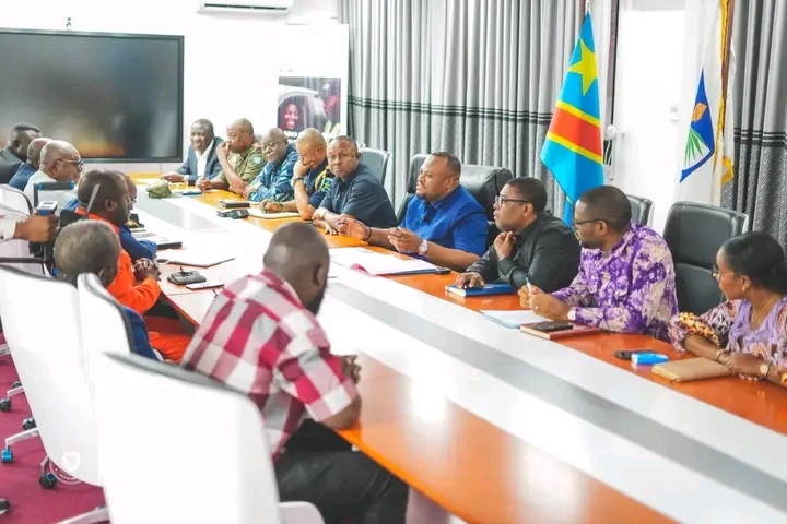 RDC : l’Hôtel de Ville interdit le sit-in devant le Palais du Peuple à Kinshasa